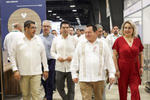 Expositores nacionales se reúnen en más de 500 stands durante la Expo Decosureste 2025, mostrando innovación y sostenibilidad en la industria maderera.