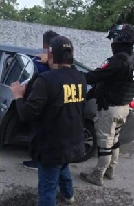 Elementos de fuerzas federales y estatales realizaron el cateo que dejó tres detenidos y droga asegurada en Ixil, reforzando la lucha contra el narcomenudeo en Yucatán.