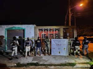Durante el operativo, las fuerzas federales decomisaron diversas drogas y dinero en efectivo, reforzando la lucha contra el narcomenudeo en Yucatán.