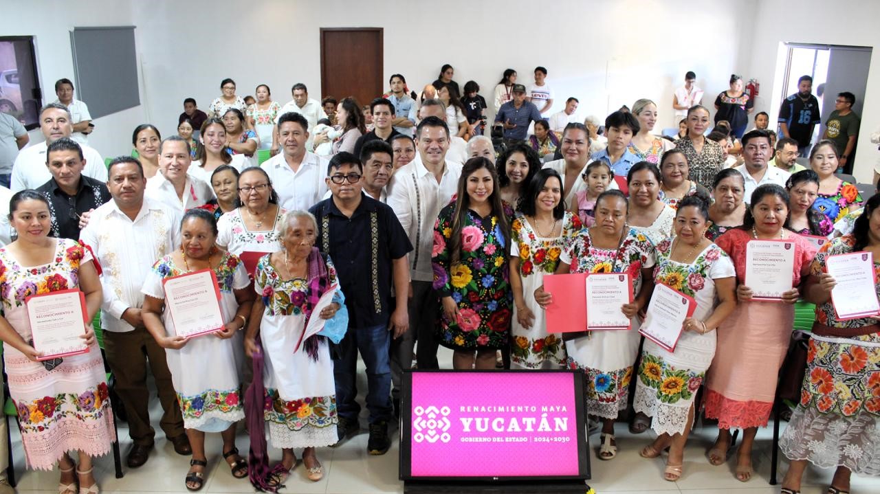 El Instituto Yucateco de Emprendedores reconoció a las y los ganadores del Concurso Estatal de Bordado “Addy Rosa Cuaik” y del Concurso de Arte Popular Yucateco 2025.