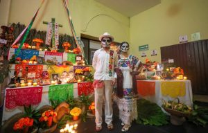 Los asistentes disfrutaron de una noche inolvidable entre música, colores y altares que evocaron la esencia del Janal Pixan en el Pasaje Picheta.