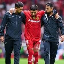 Alexis Vega abandonó el campo con visibles gestos de dolor, encendiendo las alarmas en el Toluca tras confirmarse la gravedad de la lesión.