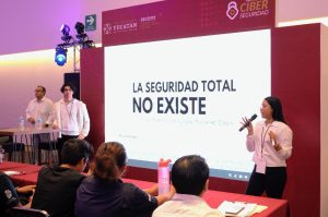Universitarios de la UPY participan activamente en talleres y conferencias para reforzar la cultura de ciberseguridad en Yucatán durante el Foro de Ciberseguridad 2025.