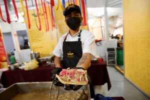 Familias capitalinas y turistas disfrutan de la gastronomía yucateca en un ambiente lleno de color, tradición y alegría, donde los Sabores de Yucatán enamoran a la CDMX.