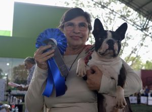 Familias aprovechan el día de descanso para disfrutar juegos mecánicos y actividades en la Feria X´Matkuil 2025.