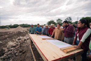 El Gobernador Joaquín Díaz Mena supervisa los trabajos del nuevo campo, reafirmando su compromiso con el deporte y las familias de Buctzotz.