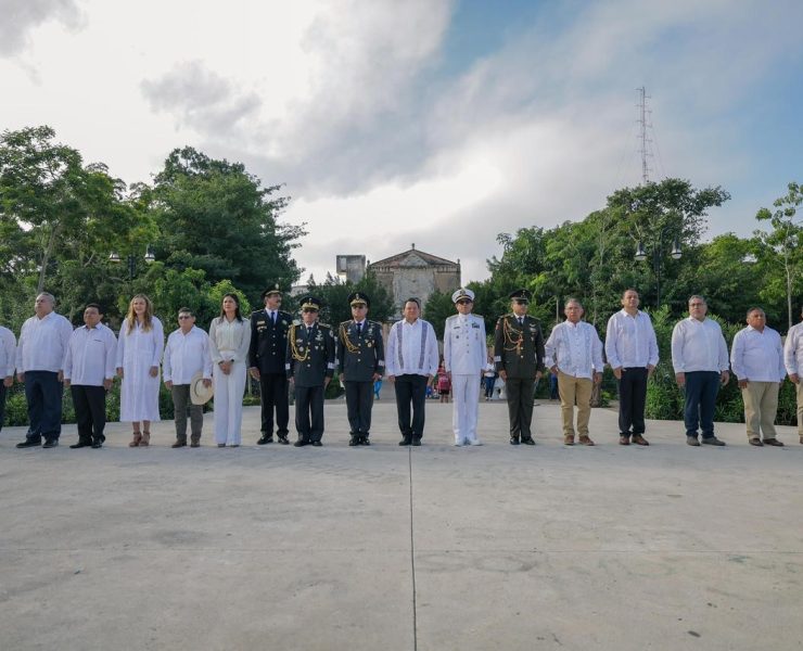 Díaz Mena encabeza un emotivo homenaje y un colorido desfile por los 115 años de la Revolución Mexicana