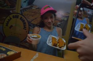 Familias disfrutan al máximo el Sábado familiar en la Feria Internacional Yucatán, recorriendo los pasillos llenos de color, sabores y tradición en X´Matkuil 2025.