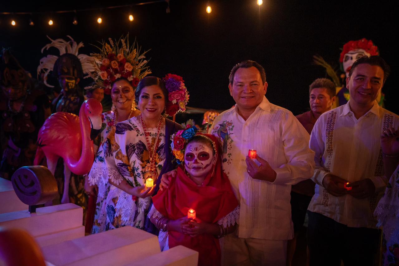 Gobernador Díaz Mena encabeza el Camino de Ánimas 2025 en Río Lagartos