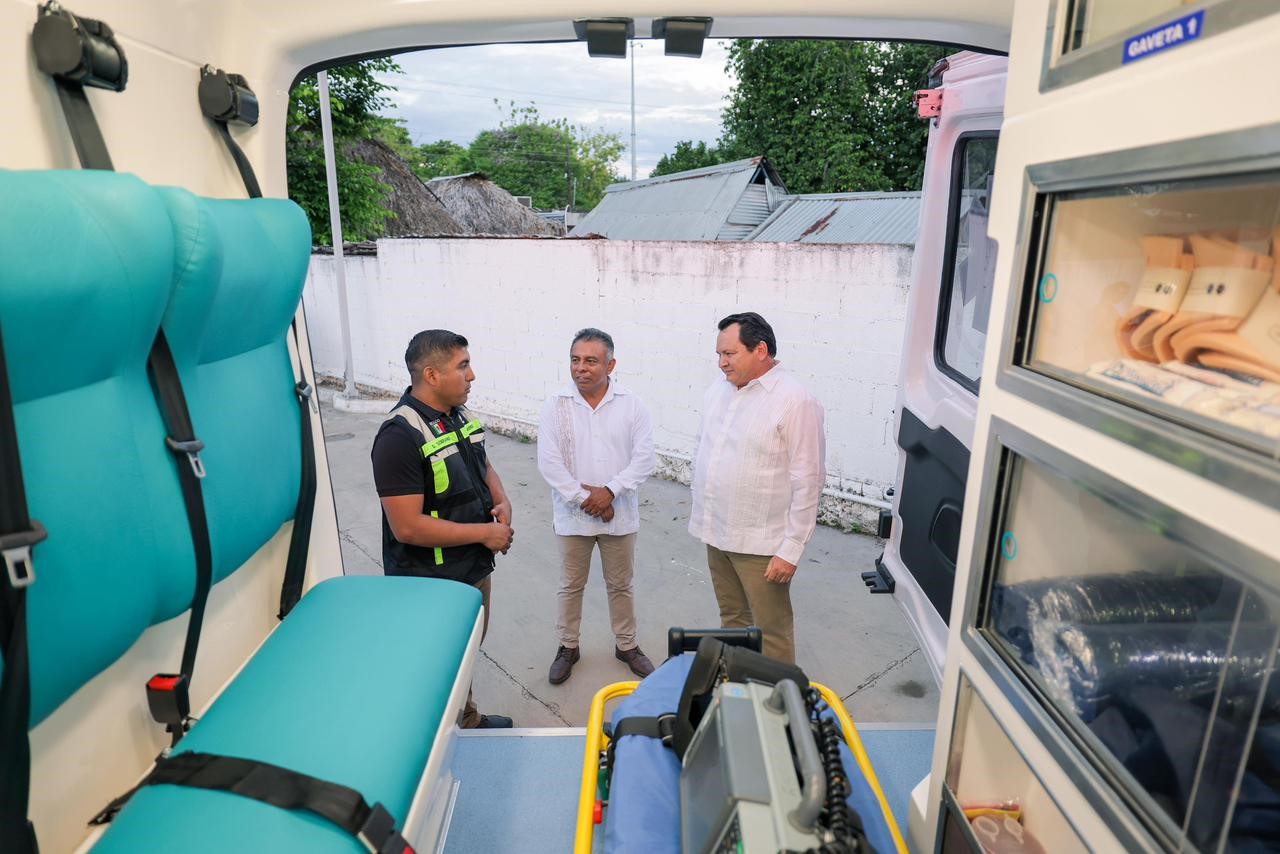 Gobierno refuerza la salud en el sur de Yucatán con modernas ambulancias