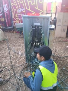 Bomberos y Protección Civil trabajan coordinadamente para controlar el incidente en área de carga en Xmatkuil 2025.