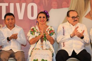 Jessica Saiden comparte los logros de su Primer Informe Legislativo de Jessica Saiden ante cientos de asistentes que reconocieron su compromiso con Yucatán.