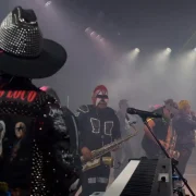 La euforia musical Los Súper Caracoles arrasan en Xmatkuil 2025