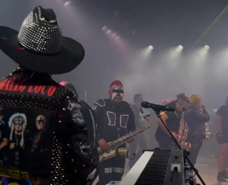 La euforia musical Los Súper Caracoles arrasan en Xmatkuil 2025