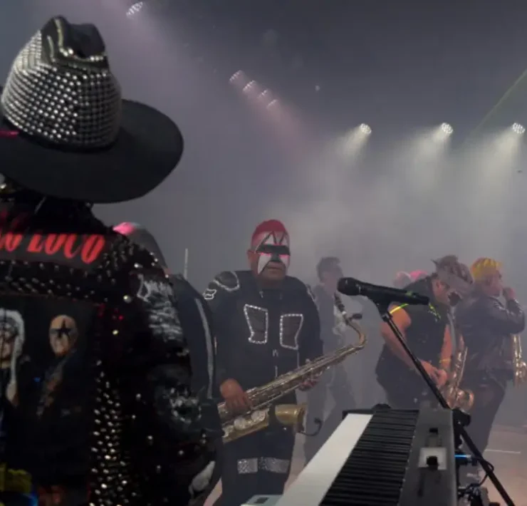 La euforia musical Los Súper Caracoles arrasan en Xmatkuil 2025