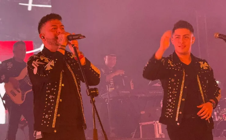 La magia de una noche inolvidable Éxito total de Junior Klan en el Teatro del Pueblo