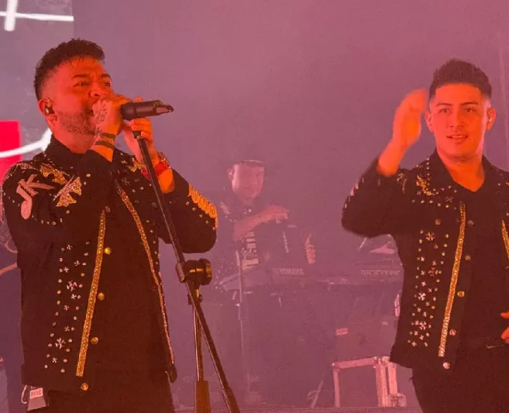 La magia de una noche inolvidable Éxito total de Junior Klan en el Teatro del Pueblo