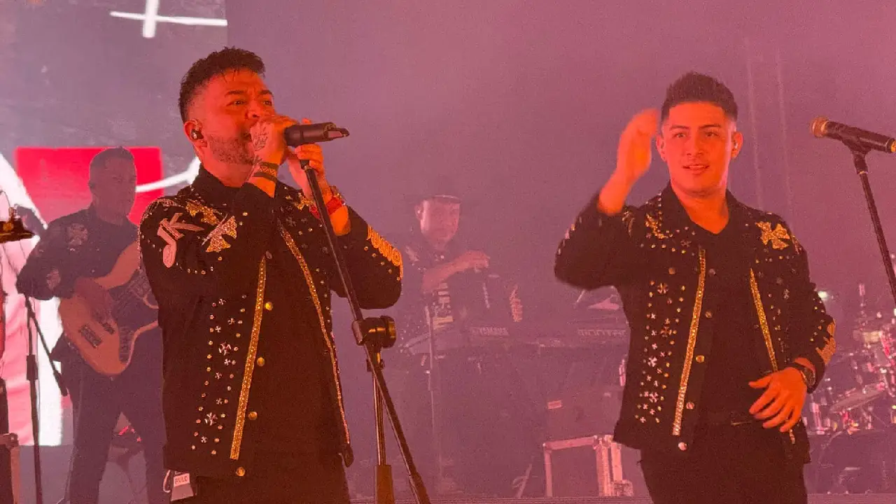 La magia de una noche inolvidable Éxito total de Junior Klan en el Teatro del Pueblo