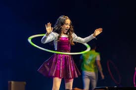 Con su carisma y voz única, Lara Campos se prepara para brillar en uno de los escenarios más esperados de Xmatkuil 2025.