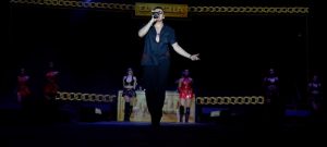 El Malilla se adueñó de la noche con su energía urbana en el Centro de Espectáculos Montejo, desatando coros masivos y una vibra imparable entre los asistentes.