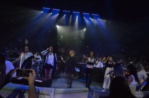 Pandora abrió la Noche de pop nostálgico en el Palenque con sus clásicos, desatando recuerdos y emoción entre los asistentes en Xmatkuil 2025.