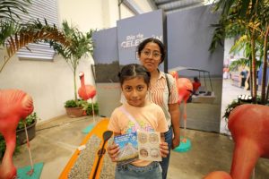 El Pasaporte Aventura incluye actividades lúdicas y espacios para registrar visitas, motivando a niñas y niños a explorar los principales paradores turísticos de Yucatán.