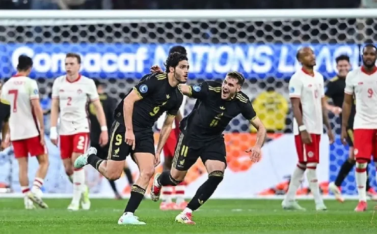 Raúl Jiménez recibió premio especial que lo consagra como leyenda del Tricolor