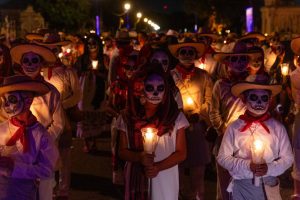 Agentes de la SSP patrullaron y vigilaron las calles durante el Paseo de las Ánimas, asegurando un saldo blanco durante el Paseo de las Ánimas en Mérida.
