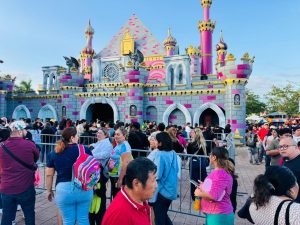 Seguridad reforzada en cada rincón de la Feria Yucatán, brindando tranquilidad y confianza a miles de visitantes.