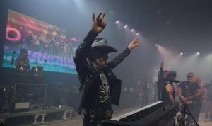 Los Súper Caracoles arrasan en Xmatkuil 2025 con una presentación llena de ritmo y energía frente a miles de asistentes.