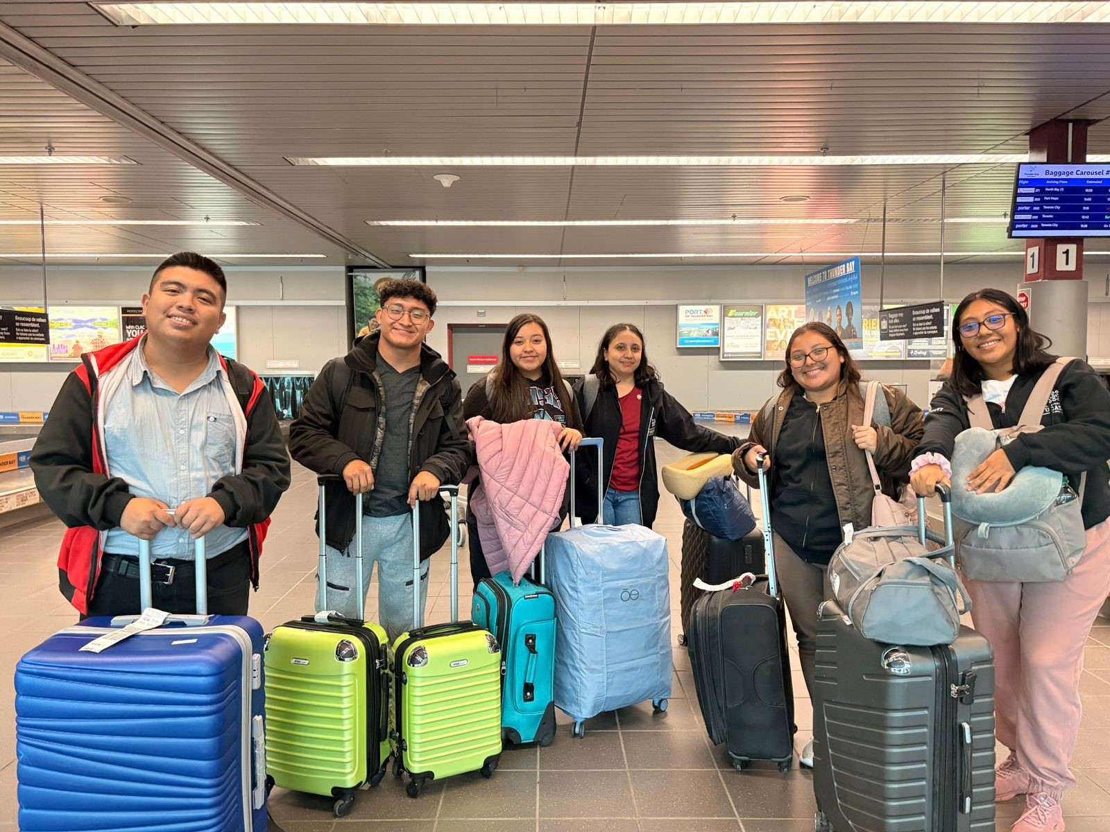 Jóvenes concluyen intercambio académico en Canadá con apoyo del Renacimiento Maya