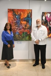 Autoridades, artistas invitados y representantes de Grupo ASUR durante la inauguración de la exposición “El Arte por la Educación”, que marca el inicio de la Temporada decembrina en el Aeropuerto de Mérida.