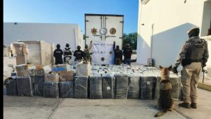 Drogas aseguradas por fuerzas federales tras el Duro golpe al narcotráfico efectuado en el retén Campeche–Mérida.