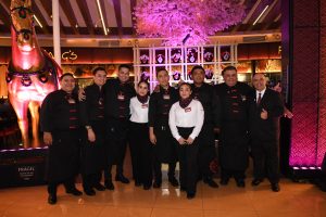 Invitados disfrutan de la experiencia asiática en la nueva sucursal mientras P.F. Chang’s celebra la apertura de su unidad número 29 en Mérida.