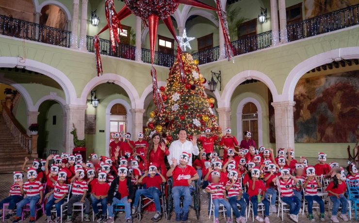Encendido del árbol navideño en Palacio de Gobierno