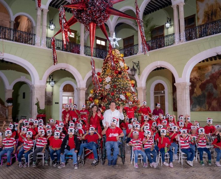 Encendido del árbol navideño en Palacio de Gobierno