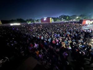 El público de X’Matkuil vibró con energía y emoción durante el concierto de Gloria Trevi, llenando el recinto con aplausos, coros y un ambiente inolvidable.