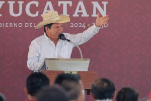 Familias de comunidades del sur participan en la entrega de apoyos y mejor infraestructura, reflejando los avances con los que el Gobierno del Estado renueva la infraestructura rural en Yucatán.
