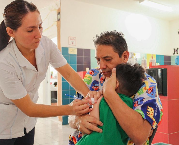 Isstey blinda la salud de la niñez y del personal con jornada de vacunación