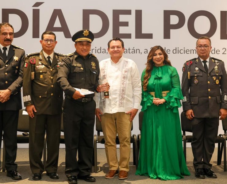 Joaquín Díaz Mena honra la lealtad y valentía de la SSP con reconocimientos por años de servicio
