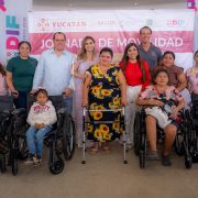 Movilidad que transforma vidas: DIF Yucatán cierra el año entregando aparatos de movilidad al oriente del estado