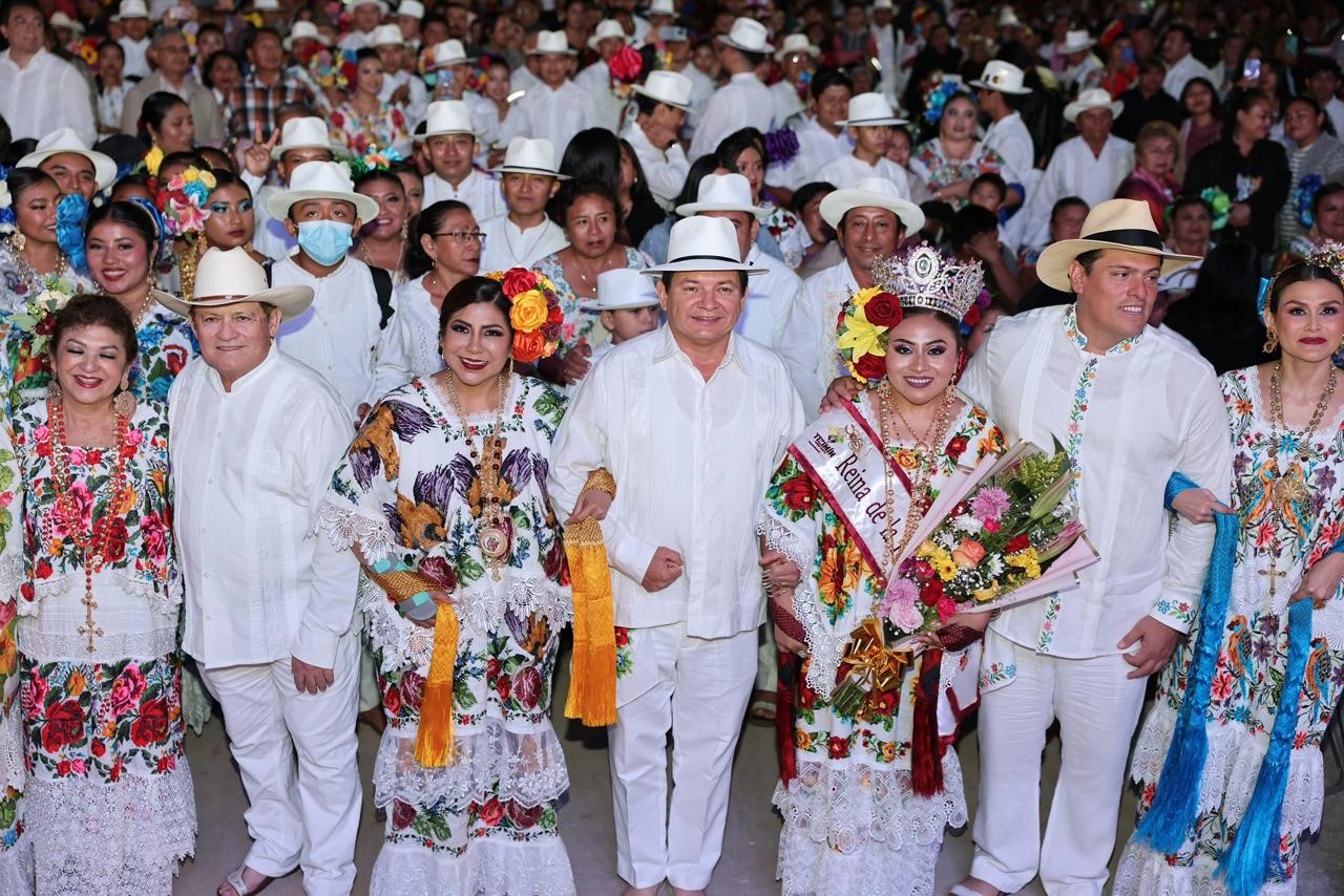 Orgullo y Tradición: Joaquín Díaz Mena lidera la gran coronación de la Reina de la Feria de Reyes Tizimín 2026