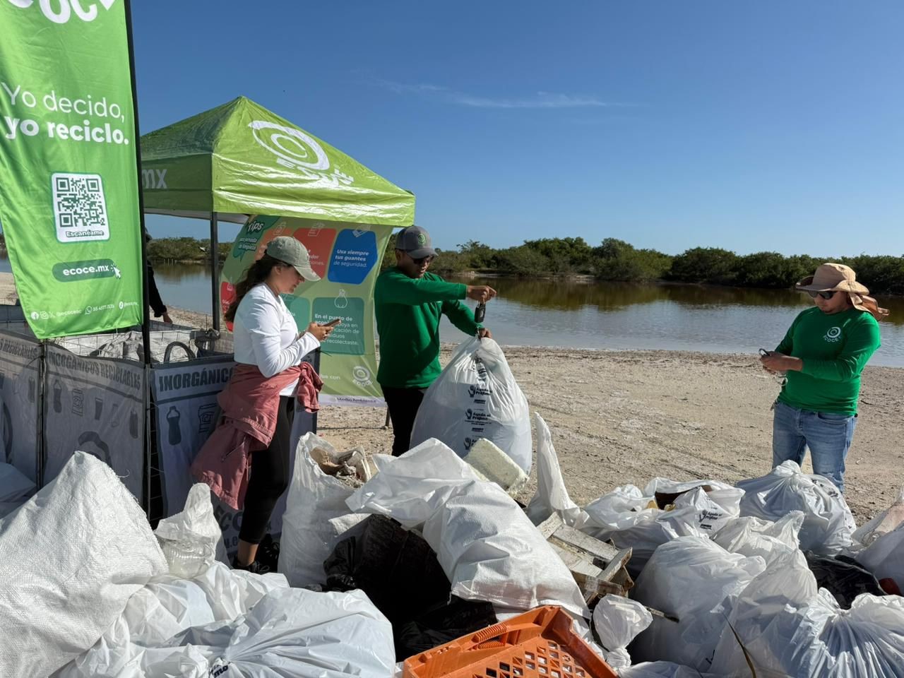 Playas Limpias: Retiran más de 33 toneladas de residuos de playas yucatecas durante el año