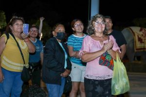 La magia de la navidad llegó a la Plaza Grande con un espectáculo iluminado que deslumbró a familias enteras en el Centro Histórico de Mérida.
