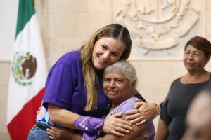 Tianguistas exponen la difícil situación económica que enfrentan, previo al acuerdo de que no habrá ajuste al derecho que pagan los tianguistas.