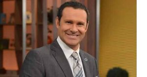 Alan Tacher acompaña la conducción principal del Nuevo reality show de Televisa, aportando experiencia y dinamismo en cada emisión del programa.