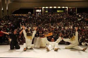 La compañía Bifrontal presenta Kanan Kaab ante un Teatro Armando Manzanero lleno, llevando teatro con mensaje ambiental que sensibiliza sobre la importancia de las abejas y el cuidado del medio ambiente.