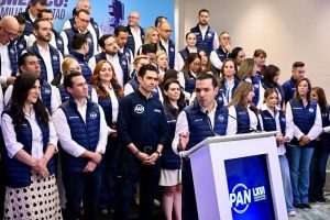 Diputados del PAN presentan la iniciativa para compensar a usuarios por fallas eléctricas, una propuesta que busca regular a la CFE y brindar alivio a las familias afectadas por apagones.