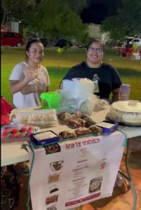 Sergio Vadillo Lora y el colectivo Sociedad Valiente refrendan su compromiso con el Apoyo a mujeres y hombres emprendedores durante la Tarde-Noche de Emprendedores en la colonia Xcumpich.