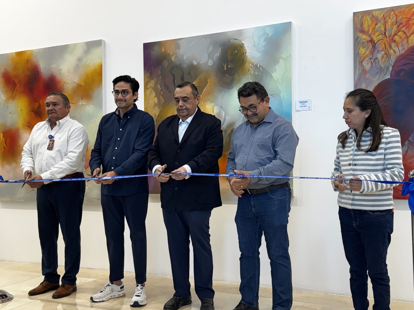 Exposición Pincel de Luz ilumina arte maya en Aeropuerto de Mérida